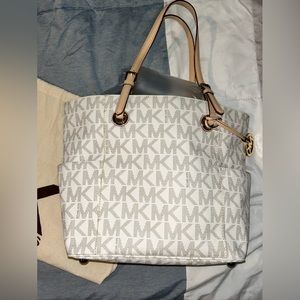 Michael Kors Jet Set Tote